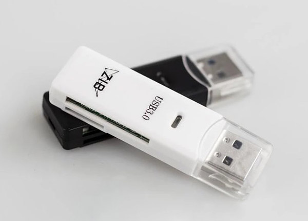 智伴機(jī)器人1S讀卡器.jpg 智伴機(jī)器人1S讀卡器.jpg