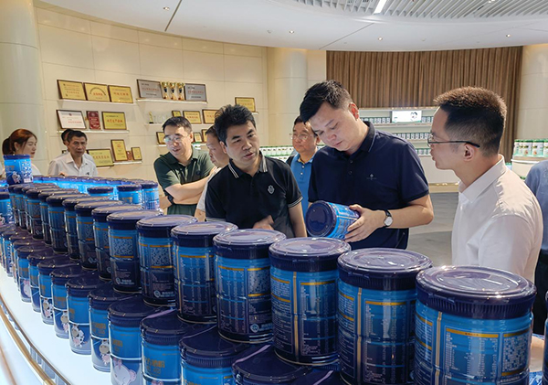 湖南省市場監(jiān)督管理局廖健副局長一行蒞臨歐比佳乳業(yè)調(diào)研指導(dǎo).jpg 湖南省市場監(jiān)督管理局廖健副局長一行蒞臨歐比佳乳業(yè)調(diào)研指導(dǎo).jpg