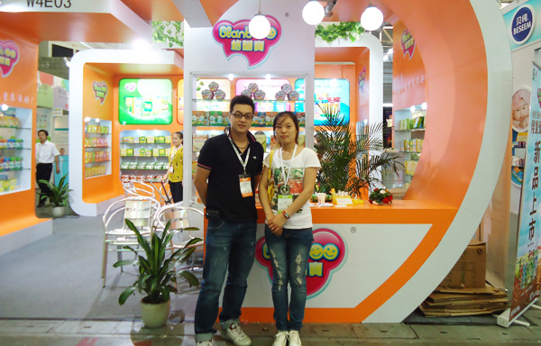 會員客戶與工作人員合影