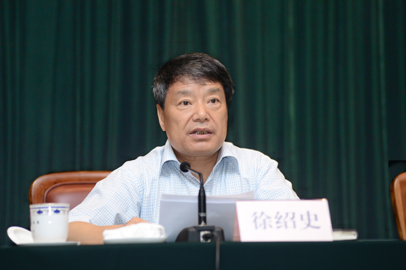 尚冰參觀“踐行節(jié)能低碳，建設(shè)美麗家園”節(jié)能科普展