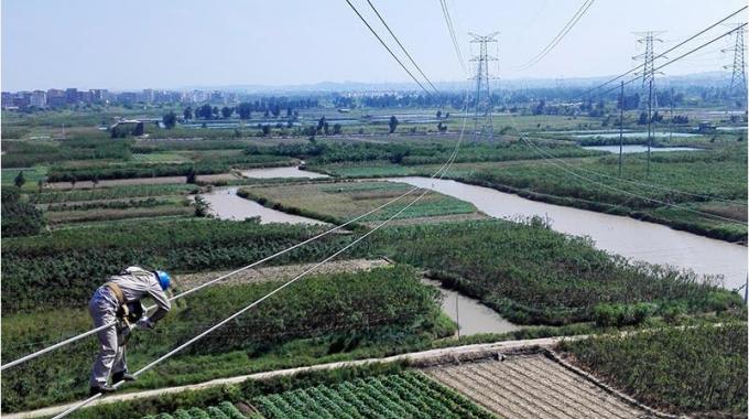 高空作業(yè)線路體檢 確?？煽抗╇? /></a>
				<span>高空作業(yè)線路體檢 確?？煽抗╇?/span>
			</li>
			<li>
				<a href=