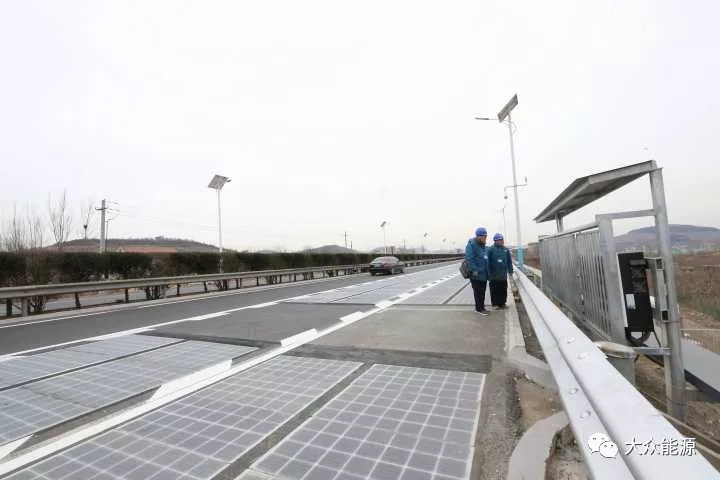 漲知識！高速公路上汽車怎么邊跑邊？