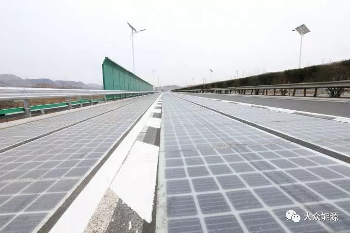 漲知識！高速公路上汽車怎么邊跑邊？