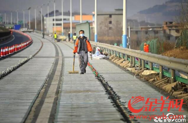 可移動(dòng)充電可無(wú)人駕駛 “超級(jí)公路”離我們有多遠(yuǎn)？