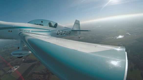 Extra 330LE電動飛機(jī)采用西門子電機(jī)，創(chuàng)造了全新世界紀(jì)錄