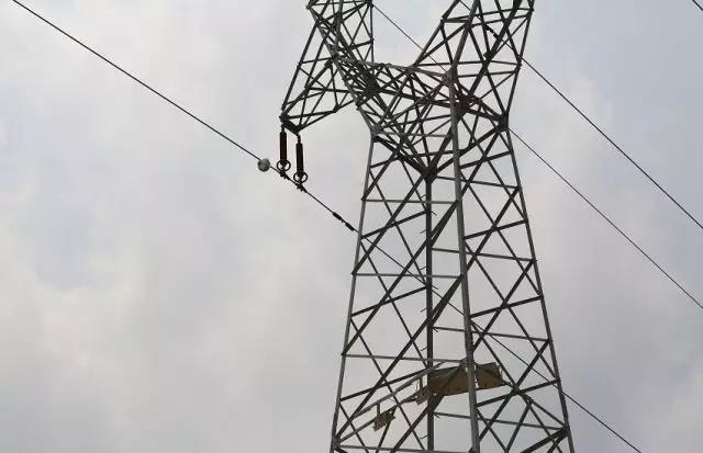 線路上裝了高清“電子眼”，專拍違章施工的你~