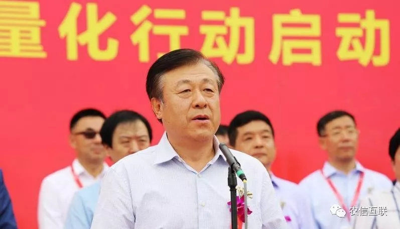 當前，互聯(lián)網(wǎng)技術正在加速向農(nóng)業(yè)農(nóng)村延伸和滲透，在農(nóng)業(yè)技術推廣、市場信息服務、農(nóng)業(yè)農(nóng)村電子商務、精準脫貧等方面已經(jīng)取得了顯