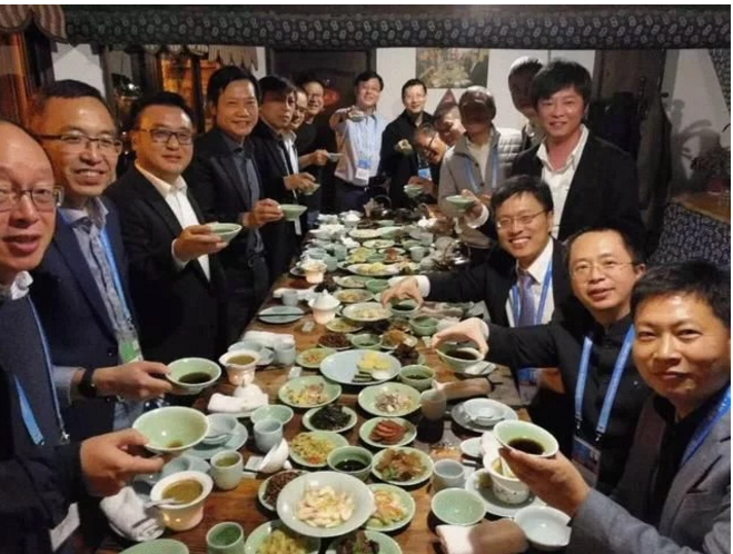 互聯(lián)網(wǎng)大佬的頂級(jí)飯局都吃啥？網(wǎng)友：看到了生態(tài)農(nóng)業(yè)的明天！