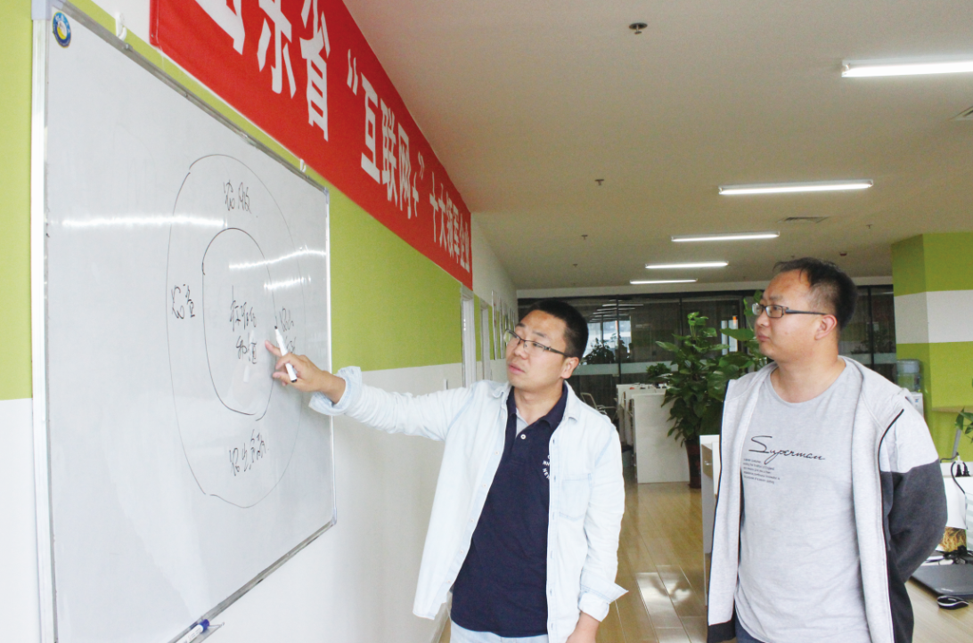 聚焦“互聯(lián)網(wǎng)+農(nóng)業(yè)”，80后小伙打造“種地?！逼脚_(tái)