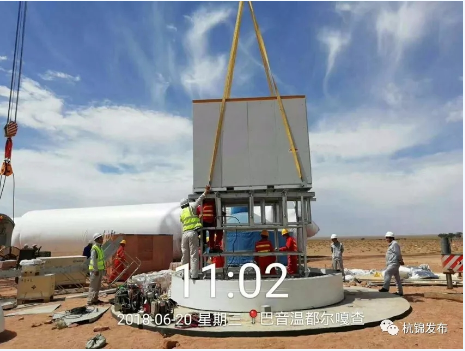 總投資7.8億！杭錦旗100兆瓦風電清潔供熱項目首臺風機順利吊裝