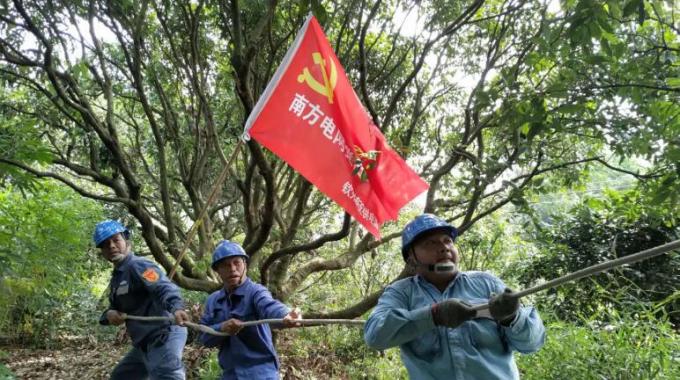      9月17日，該局組織搶修人員544人次、車輛154臺次，成立了9支黨員突擊隊、8支青年突擊隊投入到搶修復(fù)電戰(zhàn)役中。