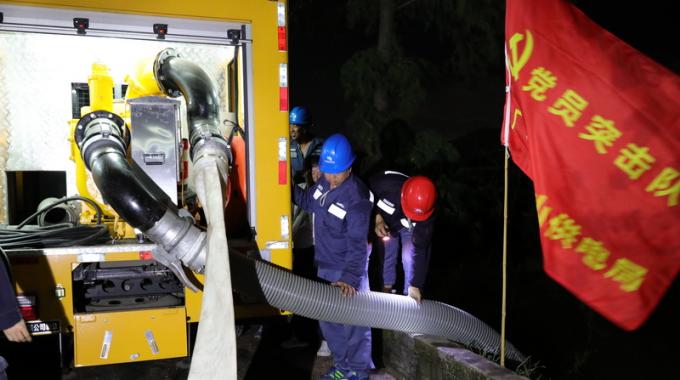 據(jù)了解，在實戰(zhàn)中應用應急排澇車進行搶修，屬廣東電網(wǎng)首次。