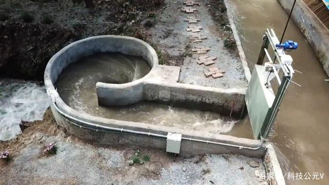 小型發(fā)電機(jī)，放到河里就有免費(fèi)的電，一天產(chǎn)的電夠60戶人家用