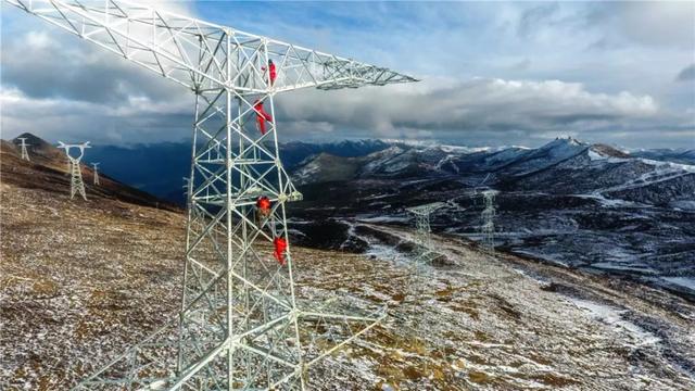 極限挑戰(zhàn)！這條“電力天路”正式投入運營