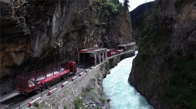 極限挑戰(zhàn)！這條“電力天路”正式投入運營