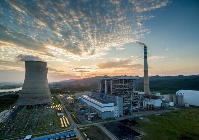 我國的火電廠燃燒一噸的煤礦，能產(chǎn)生多少電量？